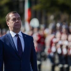 ČAST MI JE DA BUDEM U BEOGRADU Medvedev PREPUN UTISAKA iz Srbije, sve objavio na svom TVITERU (FOTO)