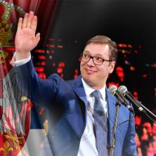 ČEKA SE PREDSEDNIKOV DOLAZAK, OKUPLJENO MNOŠTVO NARODA! Miting liste „Aleksandar Vučić - Valjevo sutra“ (VIDEO)