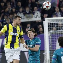 ČEKALI SU GA NA POLJUDU: Edin Džeko pred transferom