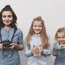 CELA SRBIJA POLUDELA ZA NJIMA: Mama i ćerke uživaju u slikanju u istoj odeći  