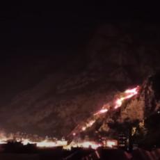 CELU NOĆ SE BORILI SA VATRENOM STIHIJOM: Ugašen požar na brdu San Ðovani u Kotoru (VIDEO)