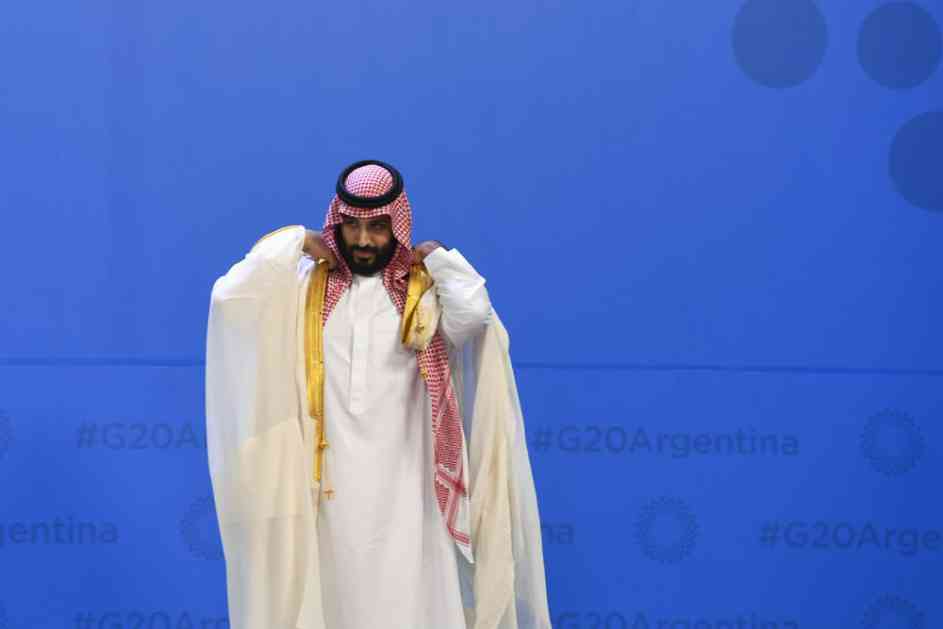CEO SVET GLEDA U NJEGOVE NOGE: Evo šta je to obuo saudijski princ na samitu G20 (FOTO)