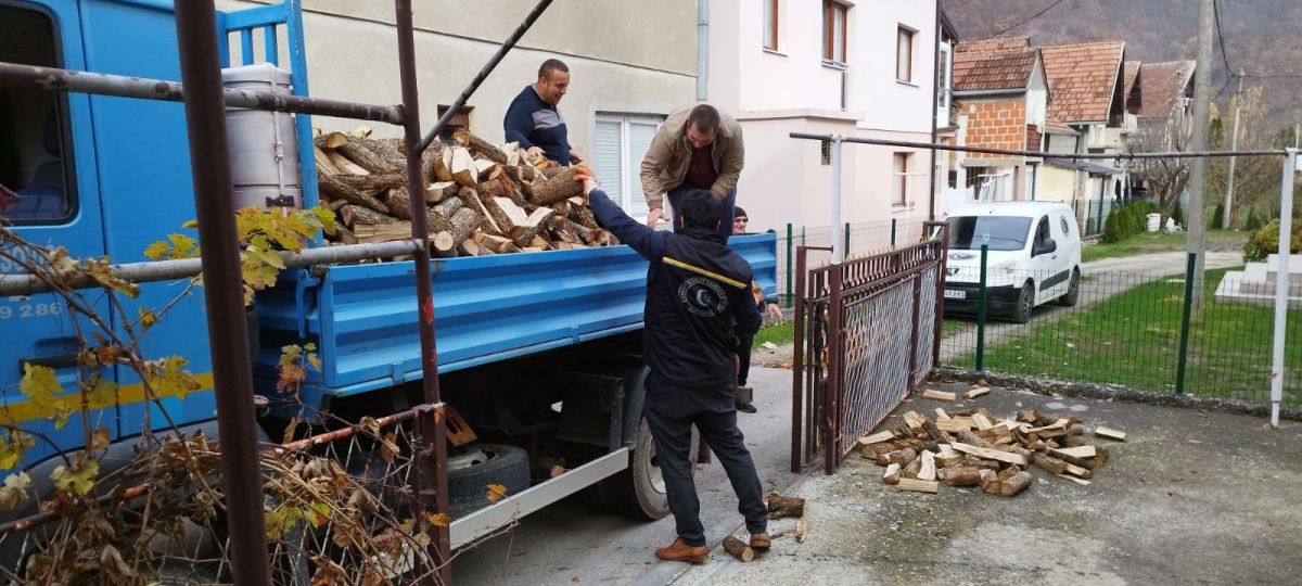 CHR „Hajrat” otpočeo podjelu ogrijeva u Prijepolju