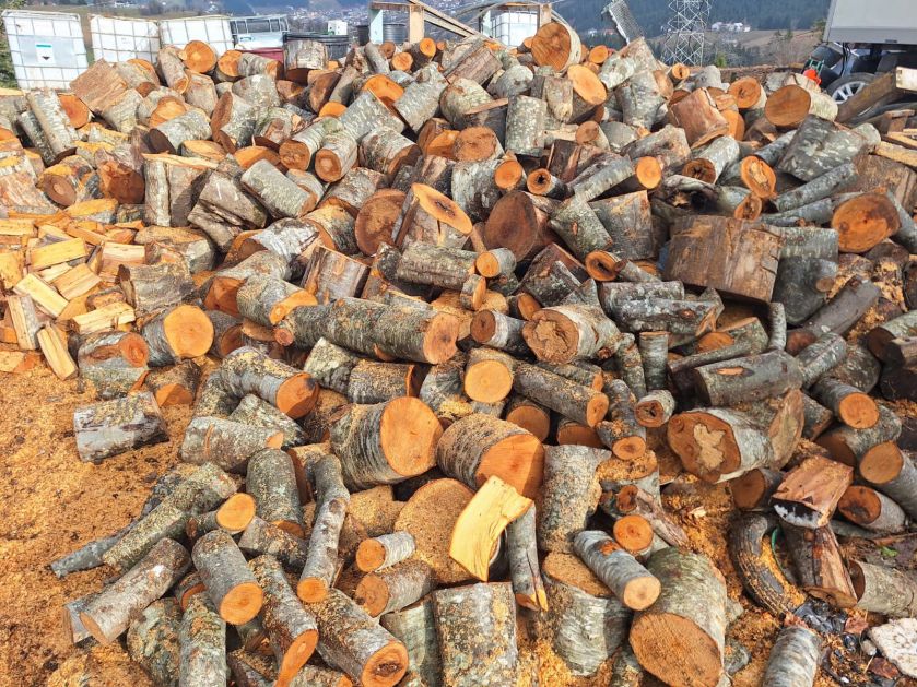 CHR Hajrat podijelio ogrijev najugroženijim porodicama u Rožajama