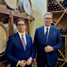 ČIJE JE VINO BOLJE? Vučić i Pendarovski posetili čuvenu vinariju u Vranju, a ovako je predsednik Srbije nasmejao sve (FOTO)
