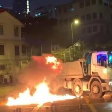 CIVILIZACIJSKI KORAK UNAZAD: Prozapadna indoktrinirana omladina Hong Konga PALI svoje UNIVERZITETE! (VIDEO)
