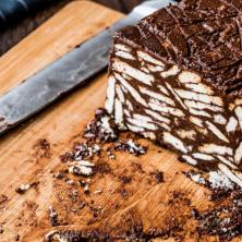 ČOKOLADNA TORTA iz jedne posude, sprema se bez miksera i bez pečenja - Slatkiš od 5 sastojaka i gotov za 10 minuta