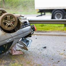 ČOVEK UMRO ZA VOLANOM: Vozač automobila preminuo pa se prevrnuo na putu kod Prokuplja