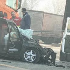 CRN DAN NA PUTEVIMA U SRBIJI! Još jedna teška saobraćajka sa poginulima, JEZIVE SCENE SA LICA MESTA! (FOTO)