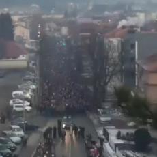 CRNA GORA BRANI SRPSTVO! Više hiljade građana u litiji u Beranama! (FOTO/VIDEO)