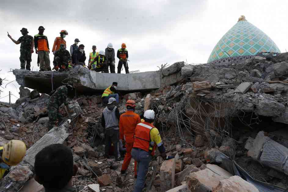 CRNI BILANS RASTE: 105 osoba poginulo u zemljotresu u Indoneziji