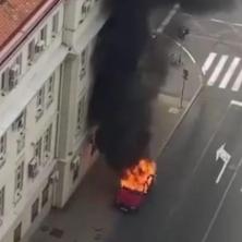 CRNI DIM KULJA BEOGRADOM: Zapalio se automobil u Masarikovoj, vatrogasci na terenu (VIDEO)