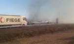CRNI DIM NAD IBARSKOM: Izbio požar kod Orlovače, ugrožena benzinska stanica (VIDEO)