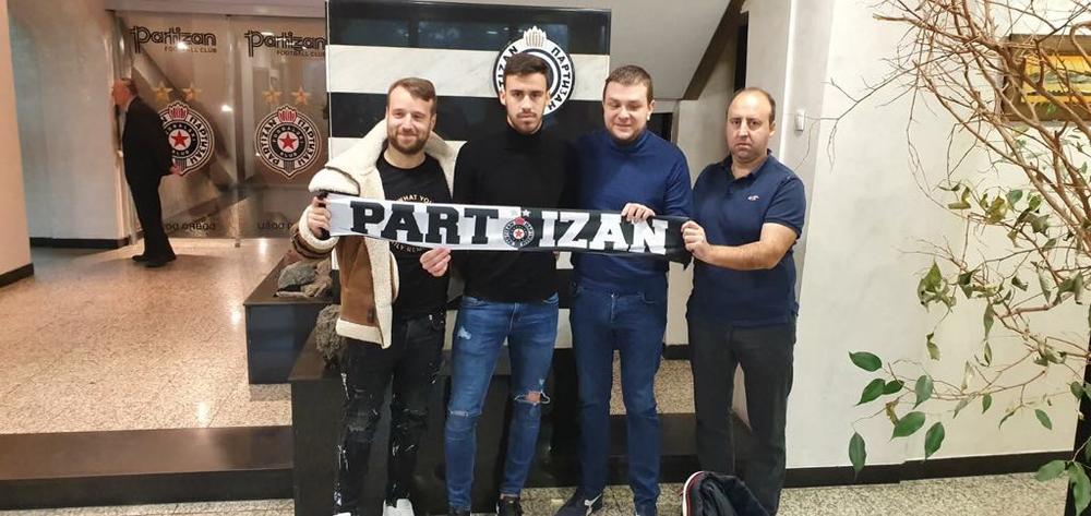 CRNO-BELI MU ISPUNILI SAN: Uroš Knežević potpisao za prvi tim Partizana (FOTO)