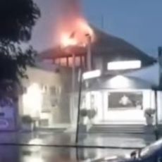 CRNO JUTRO U SRBIJI! Grom udario u kuću u Mladenovcu - u toku gašenje požara (FOTO/VIDEO)