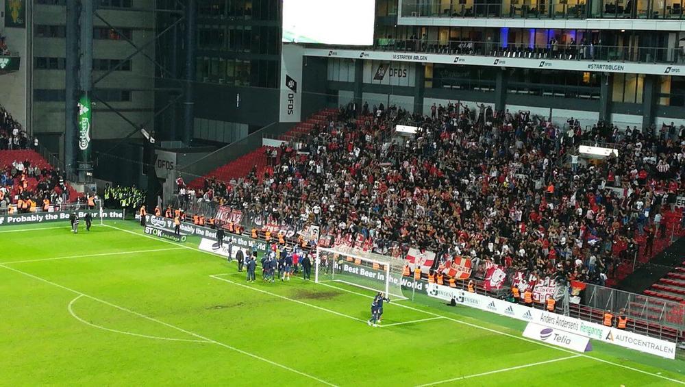 CRVENO-BELA LUDNICA U KOPENHAGENU: Pogledajte kako su igrači i navijači Zvezde slavili trijumf na penale protiv Danaca (KURIR TV)