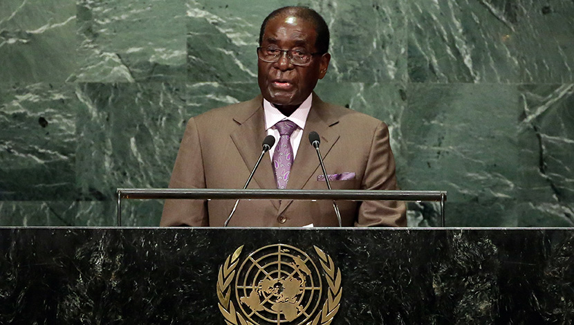 ČVRSTA RUKA ZIMBABVEA I NAJSTARIJI PREDSEDNIK NA SVETU: Mugabe danas slavi 93. rođendan