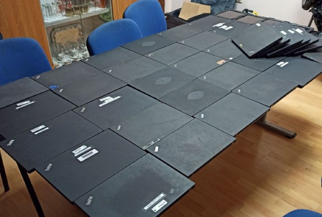 Carina: Kanađanin u torbama sakrio 36 laptop računara