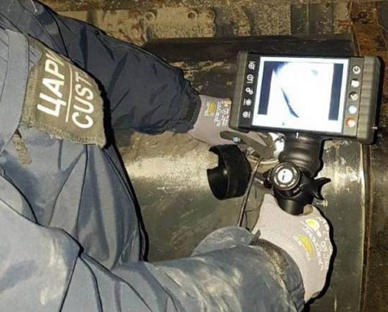 Carinici na Horgošu pronašli kilogram droge ispod tapacirunga automobila