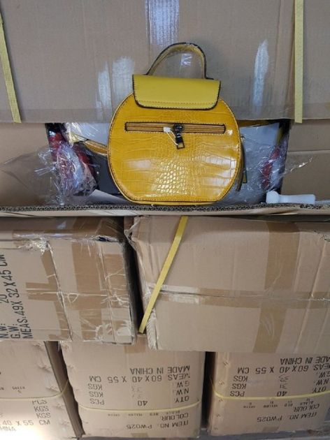 Carinici zaplenili 16.000 ženskih torbi