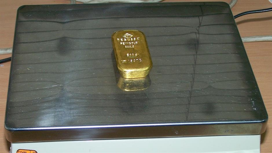 Carinici zaplenili zlatnu polugu vrednu dva miliona dinara