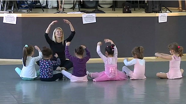 Časovi baleta doneli radost u živote dece u Gračanici