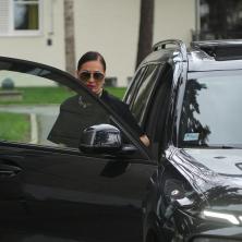 Ceca sa porodicom stigla u Srbiju: Pevačica uslikana u opuštenom izdanju - Veljko odmah seo za volan luksuznog automobila od 120.000 evra