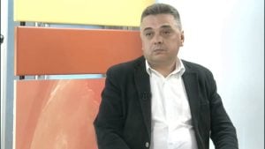 Čelnik Niš TV kritičke medije nazvao „fašističkim“, a nepoznati muškarac vređao njihove novinare: Zašto se izvinio predsednik Skupštine grada Niša?