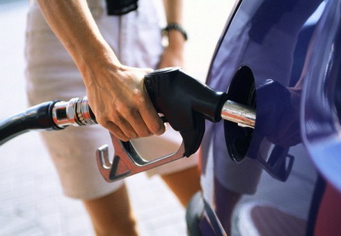 Cene goriva na pumpama u Srbiji nastavljaju da idu silaznom putanjom