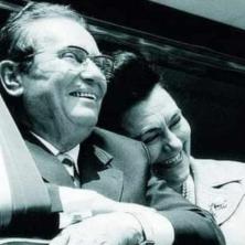 Često su se smejali i šalili! Jovanka i Tito su dokaz da LJUBAV NE ZNA ZA GODINE: Sve zanima kako je uspela da ga osvoji! Jugoslavija im se divila