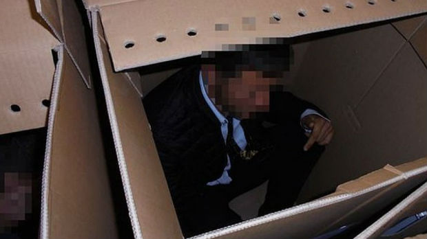 Četvorica Albanaca pokušala da uđu u Britaniju u kartonskim kutijama