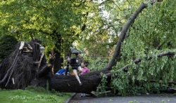 Četvoro mrtvih i 900.000 domaćinstava bez struje u olujama u Kanadi