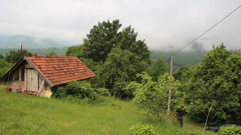 Pusta mjesta duž obale Drine: Cijelo selo u jedno auto sjelo