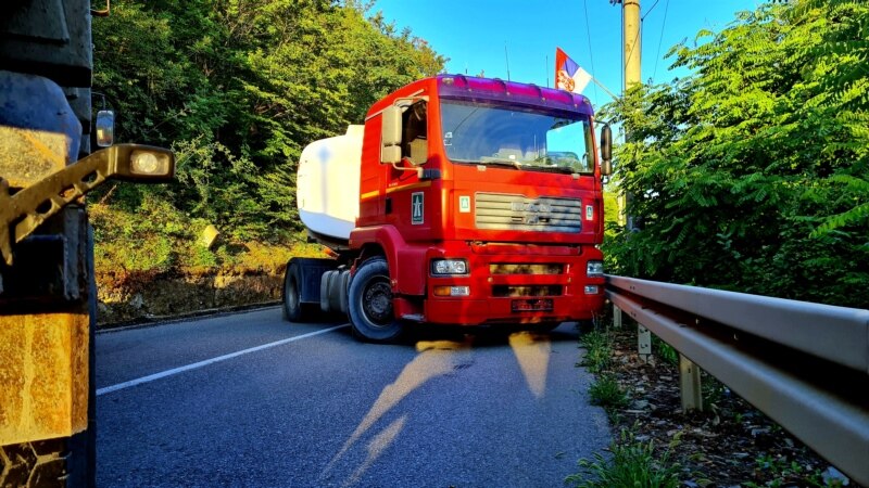 Čijim kamionima se prave barikade na severu Kosova? 