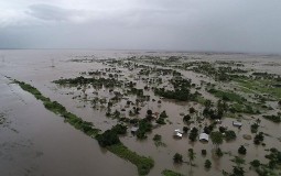 
					Stotine mrtvih u velikim poplavama posle ciklona u jugoistočnoj Africi 
					
									
