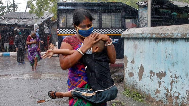 Ciklon pogodio Indiju i Bangladeš, više od 20 žrtava, hiljade domova uništeno 