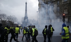 Čišćenje Pariza posle nereda, sve veći pritisak na Makrona