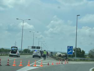 Cisterna se prevrnula na auto-putu u blizini Niša, vozač lakše povređen