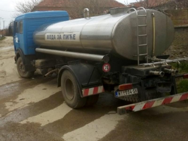 Cisterna stigla u Supovac, meštani još čekaju vodu na slavinama