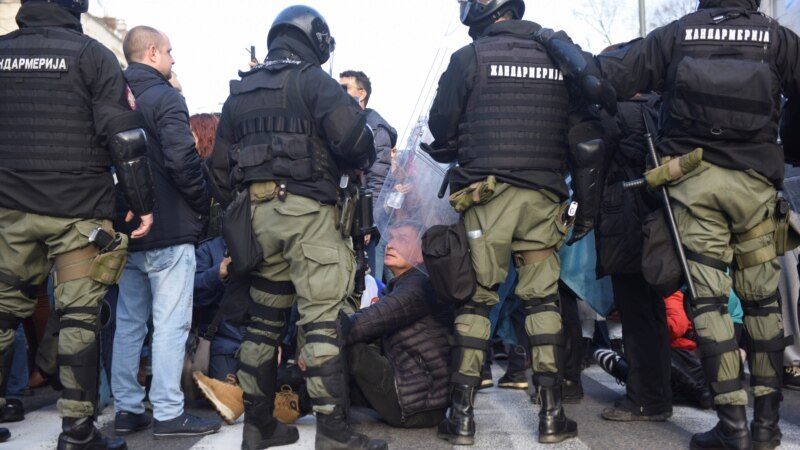 Protest u Beogradu: Kome služi policija, građanima ili vlasti?