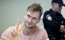 
					Član ruske grupe Pusi rajot biće prebačen u Berlin na lečenje 
					
									