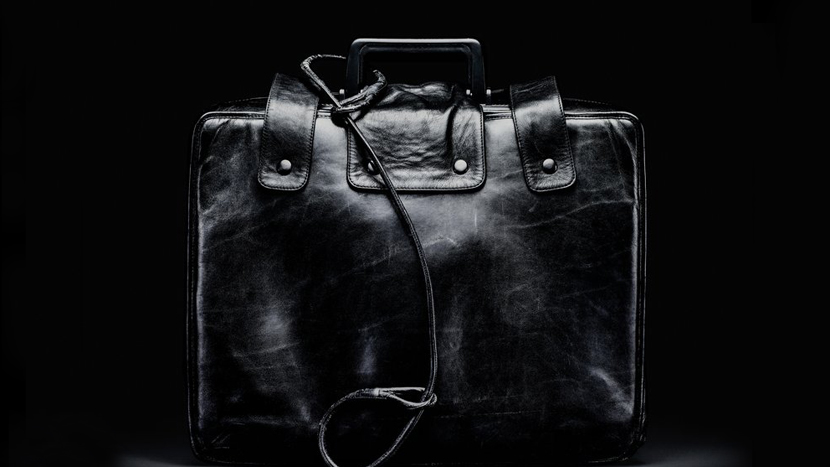 Čobanin pronašao crnu torbu, u njoj su bile dve tegle: Kada je shvatio šta je u njima, odmah je pozvao policiju!