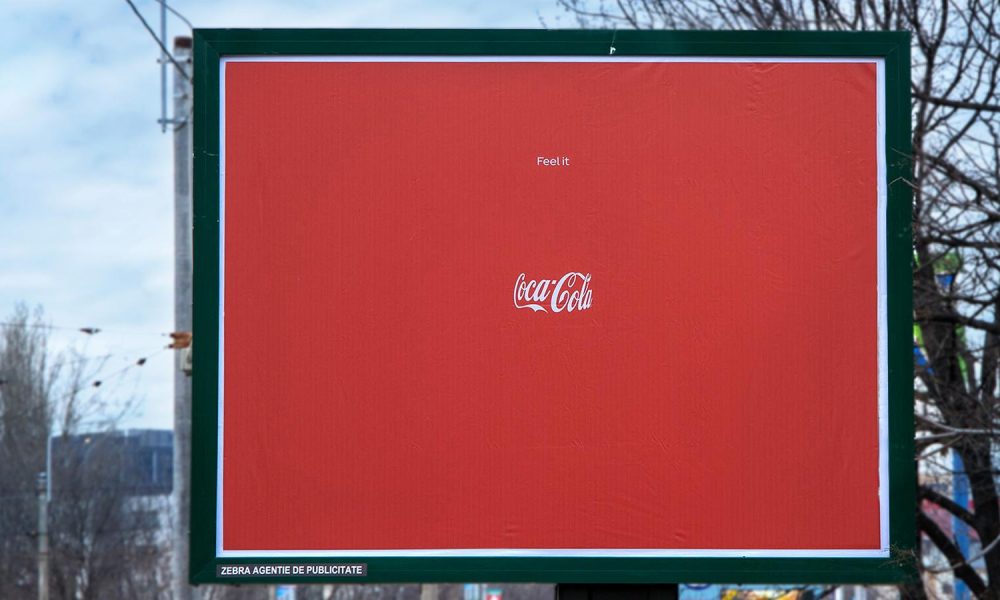 Coca-Cola oglas sa optičkom iluzijom čini da „osetite“ bocu koja ne postoji
