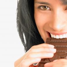 Čokolada može da pomogne da ŽIVITE DUŽE, samo treba da je kombinujete sa OVIM suplementom!