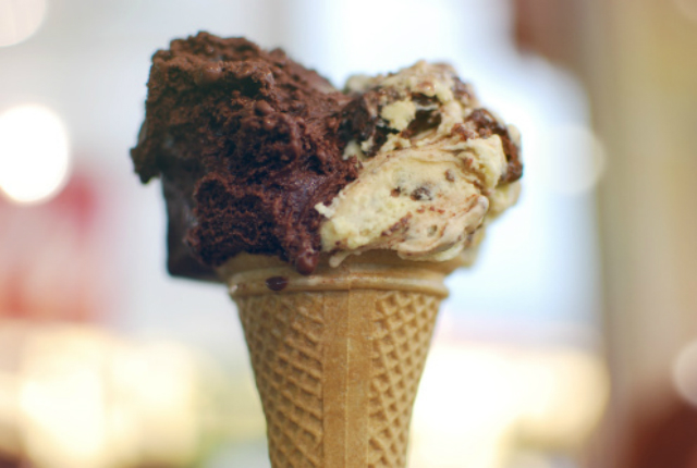 Čokoladna EKSPLOZIJA! Napravite čarobni sladoled od dva sastojka koji ne goji!