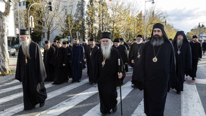 Organizatori litije u Nikšiću prekršili mjere, u manastiru Ostrog sve bilo u najboljem redu