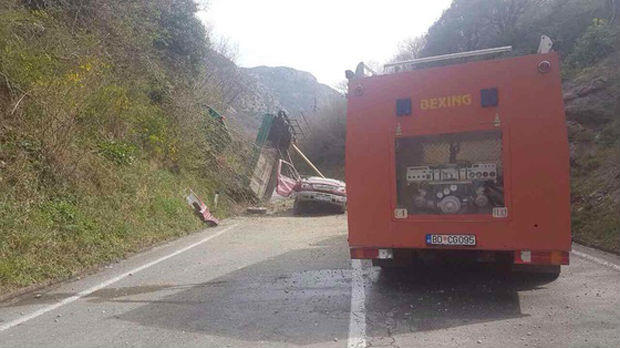Crna Gora, kamion pao na kamionet i ubio vozača