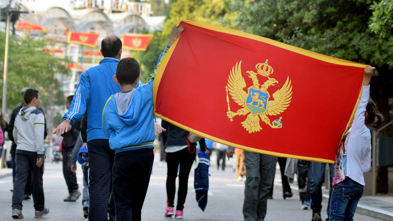 Crna Gora odustala od kažnjavanja neustajanja na himnu