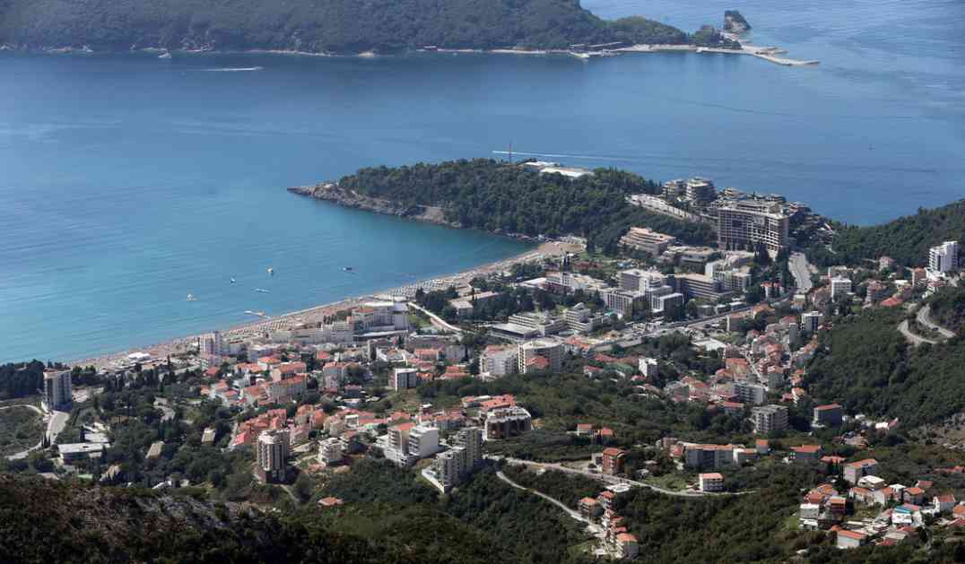 Crnogorci uklanjaju hotel Kraljičina plaža, gradi se novi