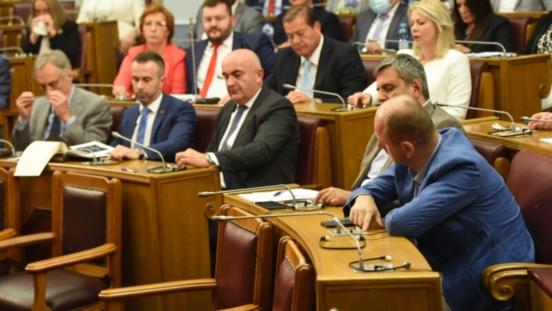 Crnogorski parlament usvojio rezoluciju o Srebrenici i smijenio ministra pravde 